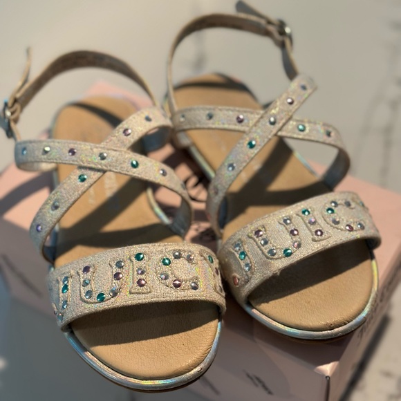 Cute and in great condition sandals - Picture 2 of 2